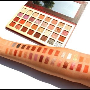 2x SPECIAL FEMME FATALE Eyeshadow Pallet Amorus